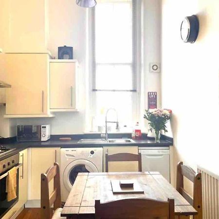 2 Bed Self Contained Apartment Wrexham Exteriör bild