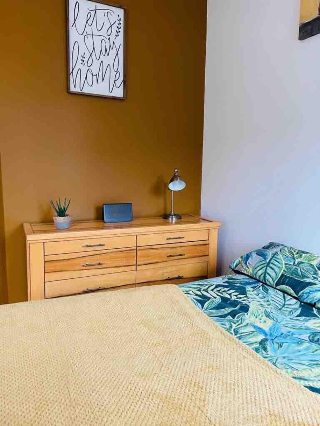 2 Bed Self Contained Apartment Wrexham Exteriör bild