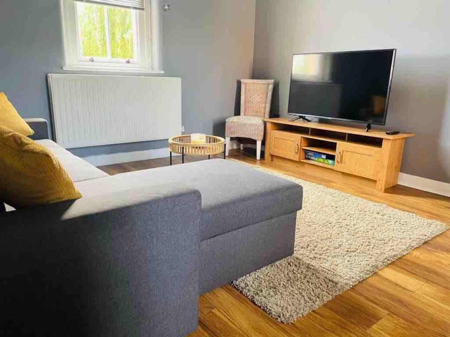 2 Bed Self Contained Apartment Wrexham Exteriör bild