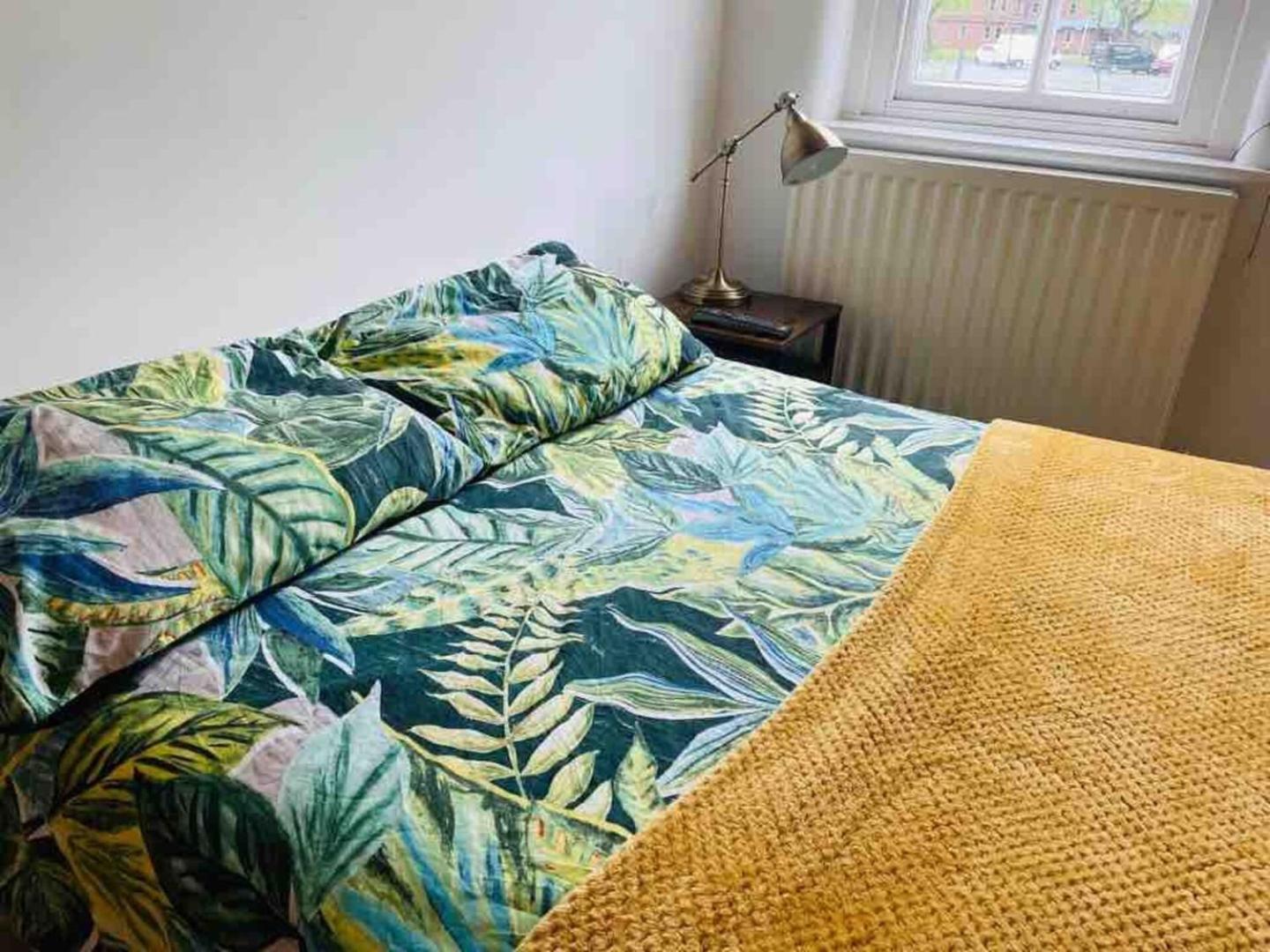 2 Bed Self Contained Apartment Wrexham Exteriör bild