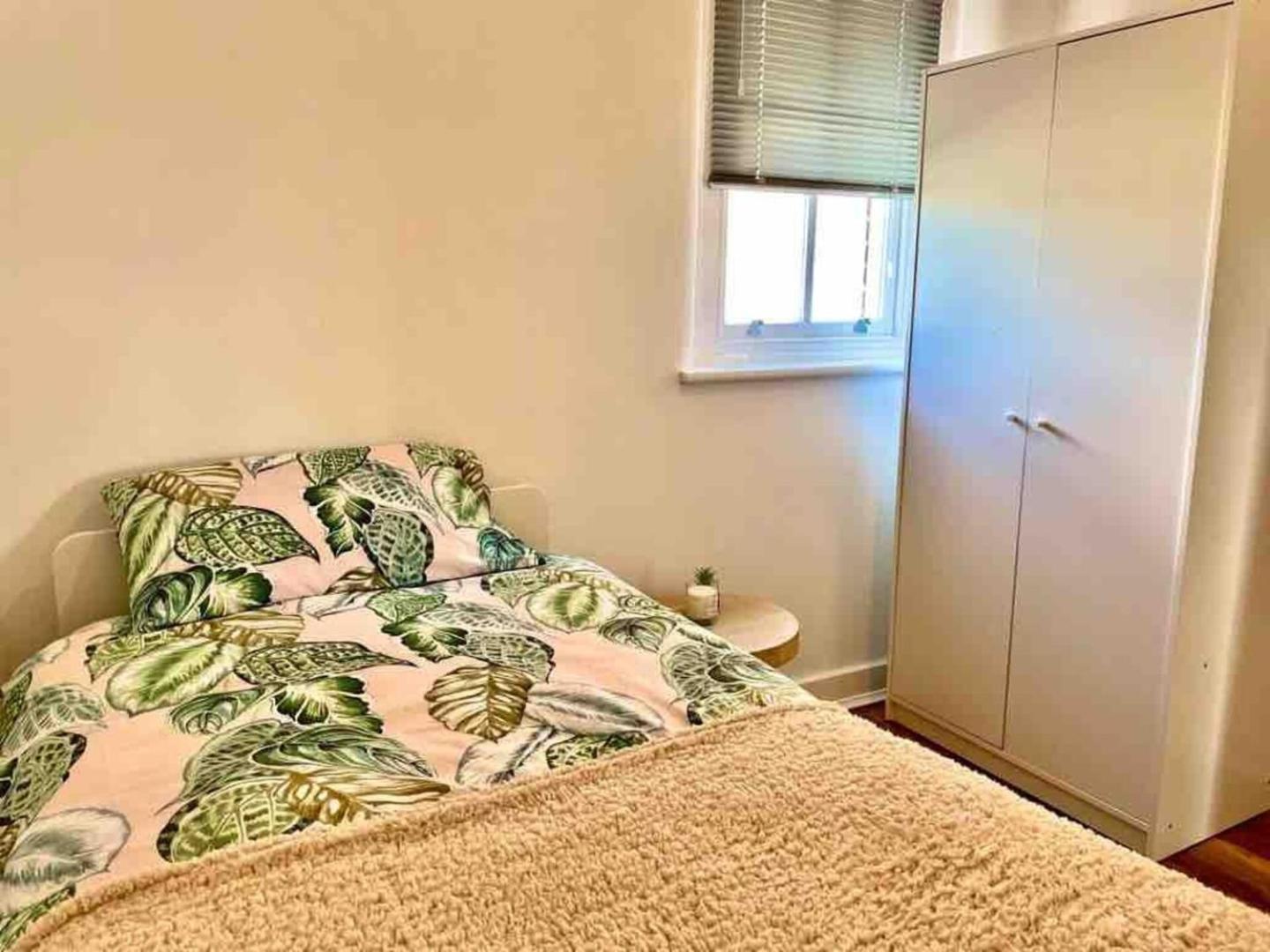 2 Bed Self Contained Apartment Wrexham Exteriör bild